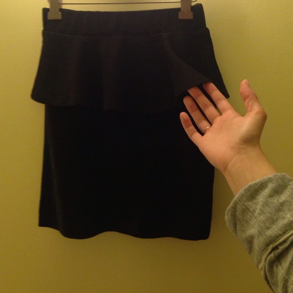 *CHEAP* Ruffle Skirt - Picture 3 of 4