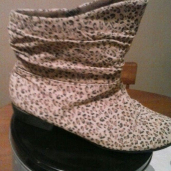 boots - Picture 2 of 4
