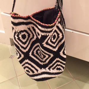 Billabong black/white knit crossbody bag w/ strap