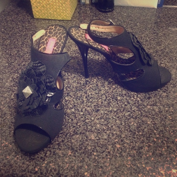 Betsey Johnson heels - Picture 1 of 1