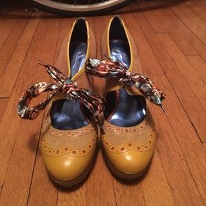 Cute platform Mary Jane Poetic License pumps!