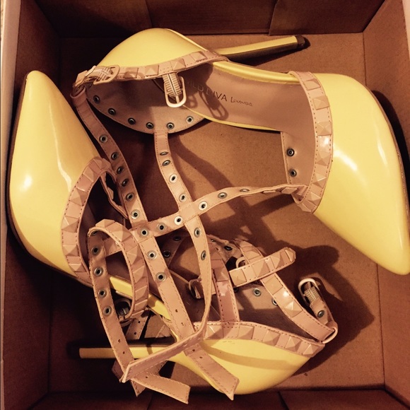 Pale yellow look a like Valentino heels :)