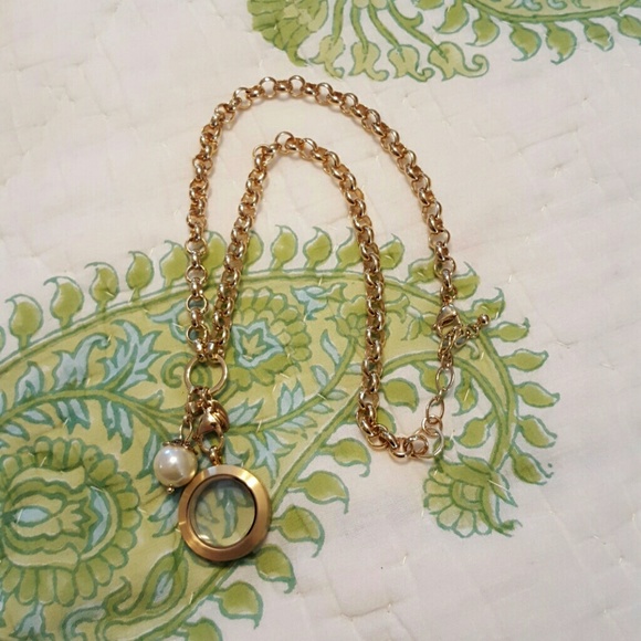 origami owl Jewelry - New w/box Origami owl locket, chain, and dangle