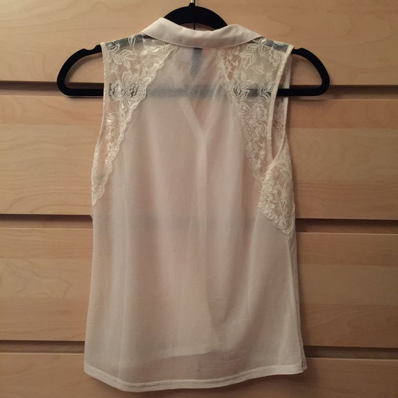 Lace collared button down top - Picture 2 of 4