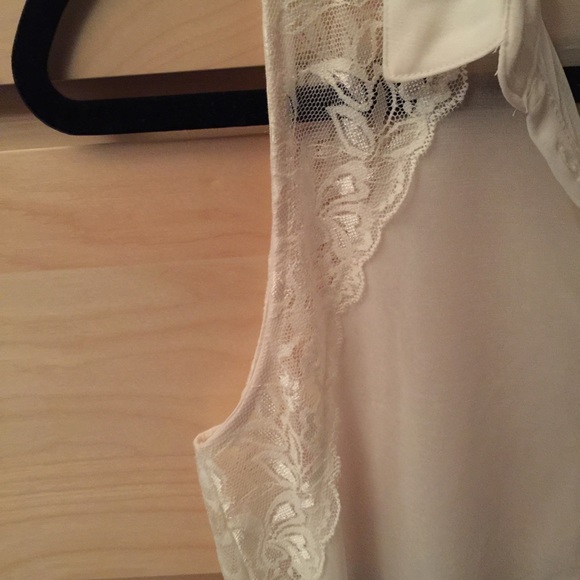 Lace collared button down top - Picture 4 of 4