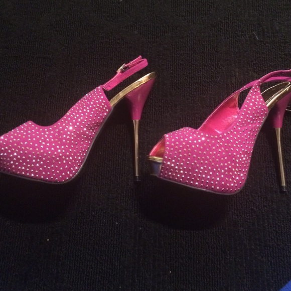 Pink and gold studded stilettos. - Picture 3 of 4