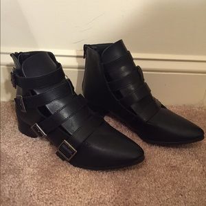 Super cute strappy black booties!