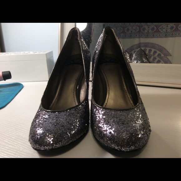 Heels - Picture 2 of 3