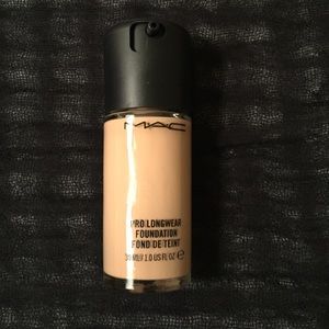 MAC Prolongwear Foundation