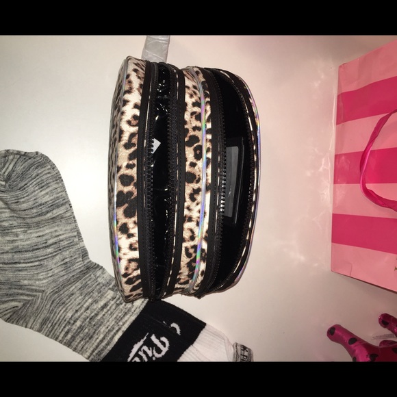 🚫SOLD🚫NEW PINK VS DOUBLE ZIP BAG AND SOCKS - Picture 2 of 3