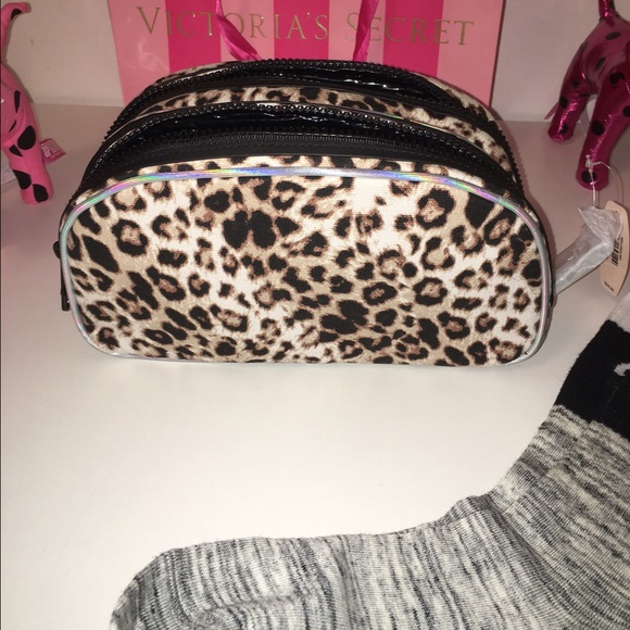 🚫SOLD🚫NEW PINK VS DOUBLE ZIP BAG AND SOCKS - Picture 3 of 3