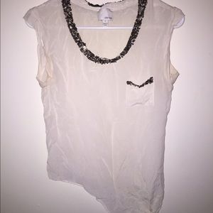 White t shirt with side pocket