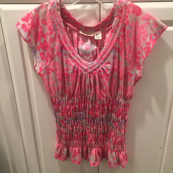 Comfy flattering V-neck cotton shirt