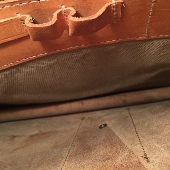 💥SOLD💥Leather Message Bag - Picture 3 of 4