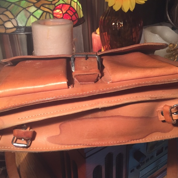 💥SOLD💥Leather Message Bag - Picture 4 of 4