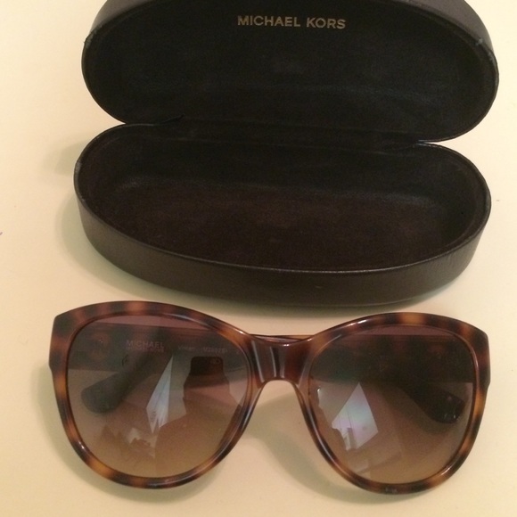 Michael Kors Vivian cat eye sun glasses