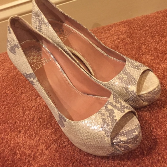 Vince Camuto platform - Picture 1 of 4
