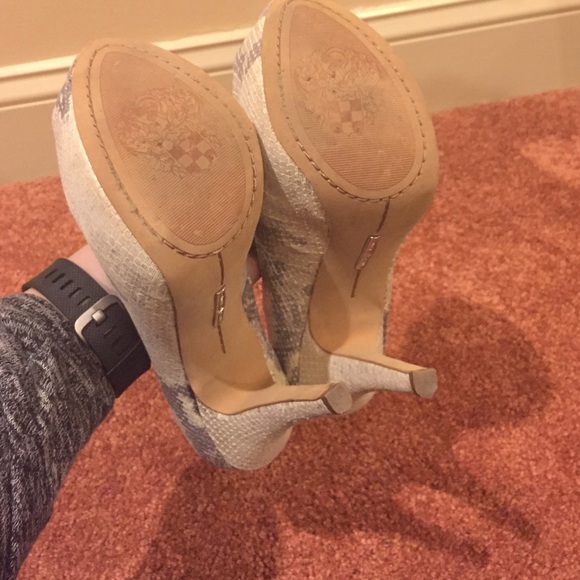 Vince Camuto platform - Picture 3 of 4