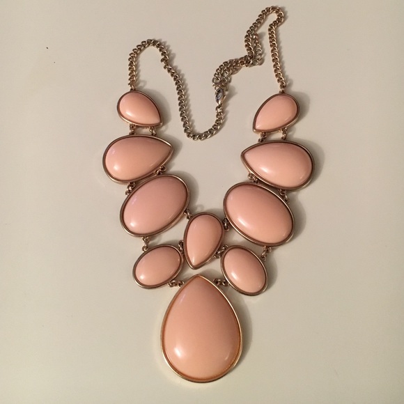 Pink statement necklace - Picture 2 of 3