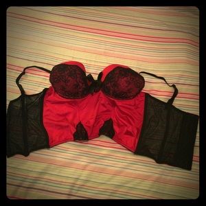 Gilligan & O'Malley Bustiere in Red/Black Lace