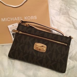 I am selling a brand new MK clutch.
