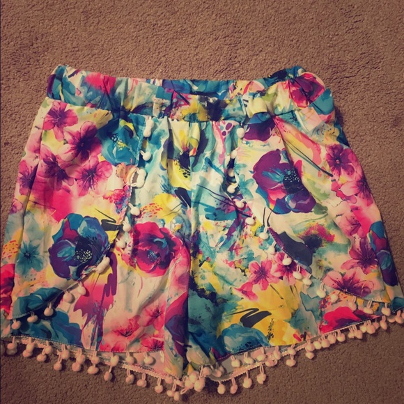 Perfect pair of shorts for the spring and summer - Picture 1 of 1