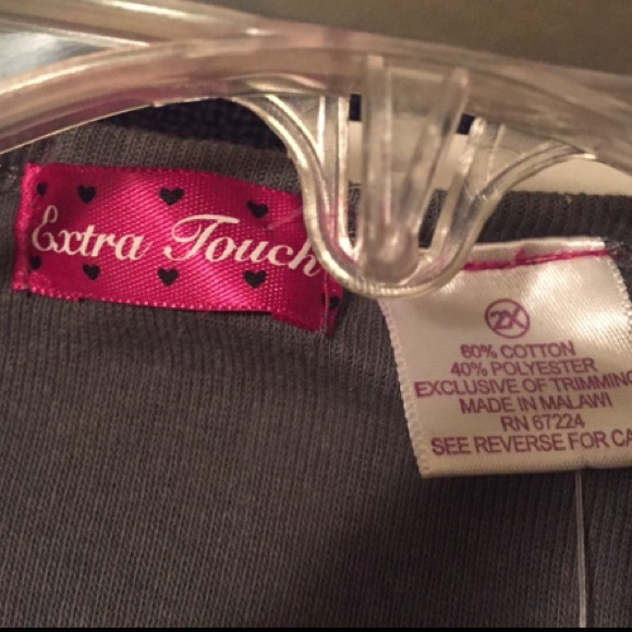 Top, 3/4 sleeve, v-neck - Picture 3 of 4