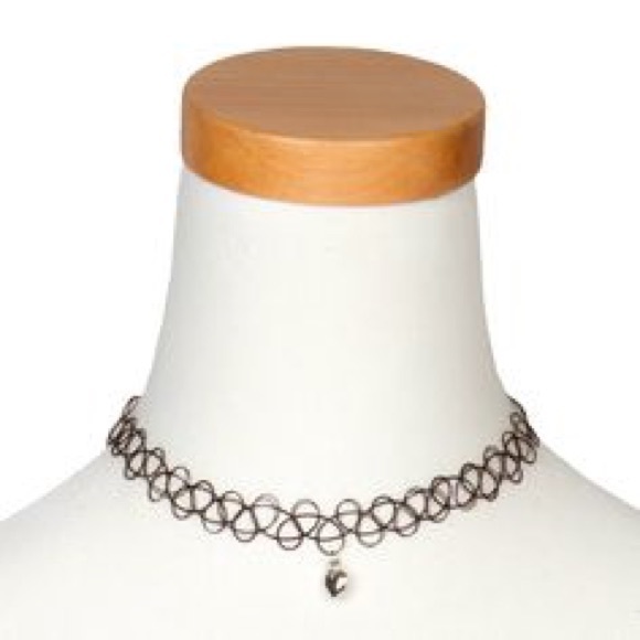 CHOKER W/ HEART CHARM💘