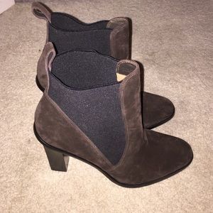 Super cute brown booties!