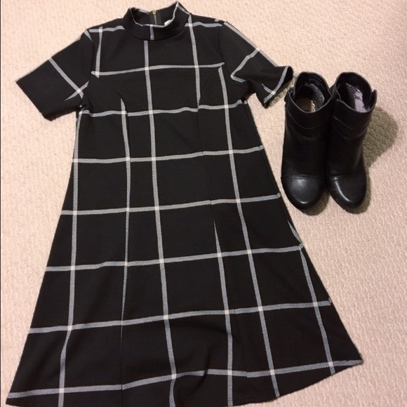 Dresses & Skirts - Black and White dress