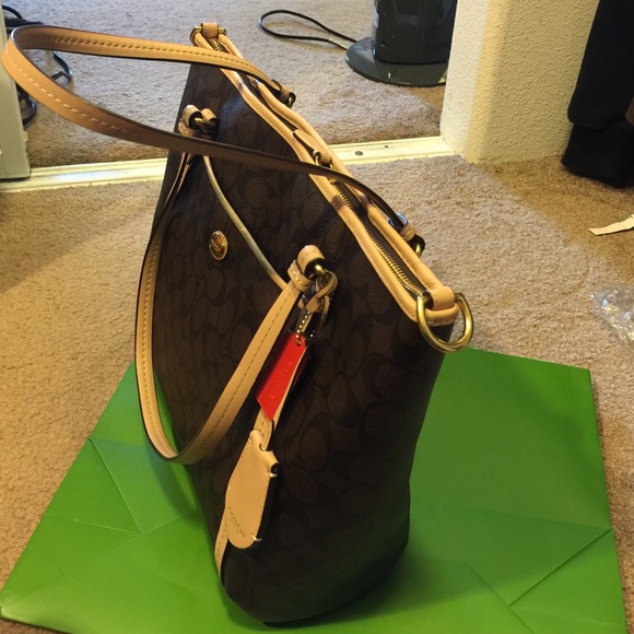 🎀Authentic Coach Bag🎀 - Picture 3 of 4
