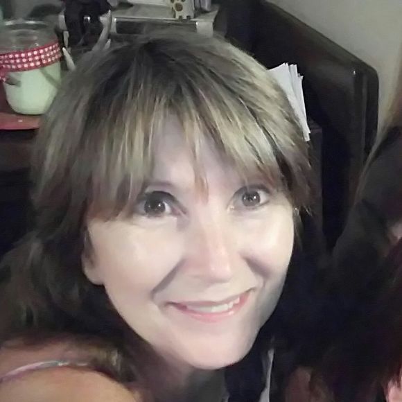 Meet your Posher, Mona