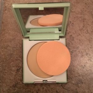 Clinique Powder in invisible matte (101)