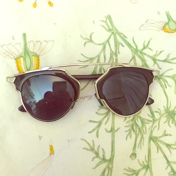 Black Reflective Sunnies