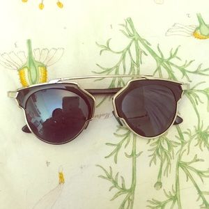 Black Reflective Sunnies