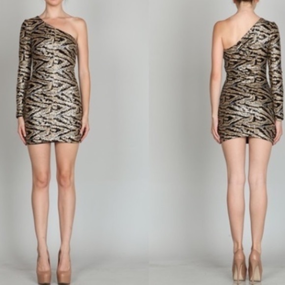 🎉DISCOUNT🎉 One sleeve sequence mini dress