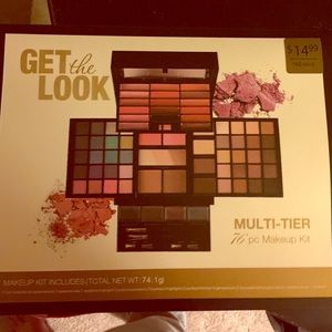 76 piece make up kit 👸🏽