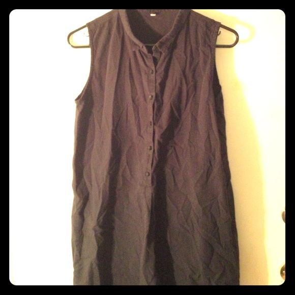 Black sleeveless button down dress
