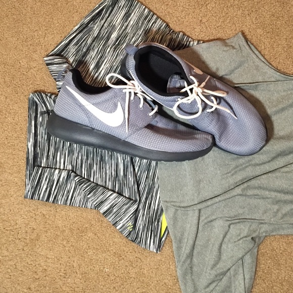 Nike roshes womens 8 boys size 7