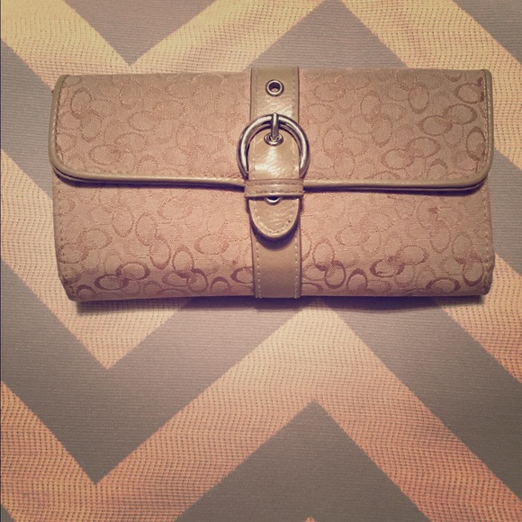Beige Coach knock-off wallet