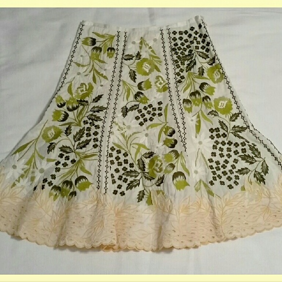Future Paradise Embroidered Trumpet/A-Line Skirt