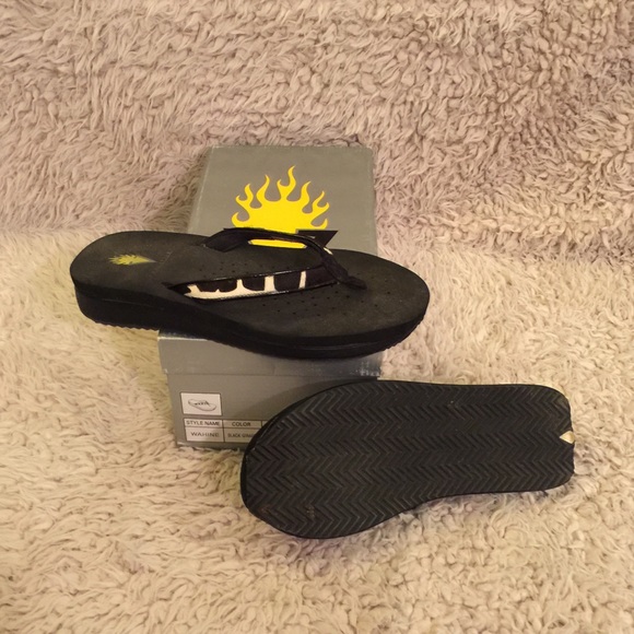 Volatile Flipflops Wahine Black Giraffe Sz 8 - Picture 2 of 3