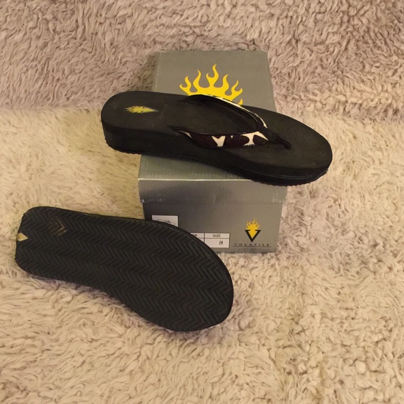 Volatile Flipflops Wahine Black Giraffe Sz 8 - Picture 3 of 3