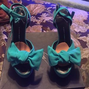👗The Fabulous Guiseppe Zanotti suede peep toe 👗