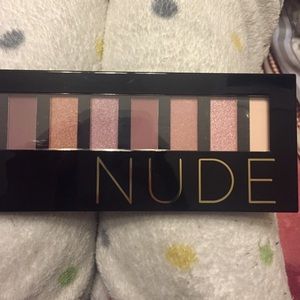 Pink nude eye shadows