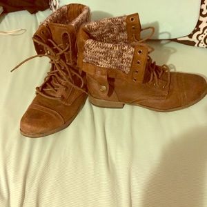 FLASH SALE-1 HOUR ONLY Brown sweater combat boots