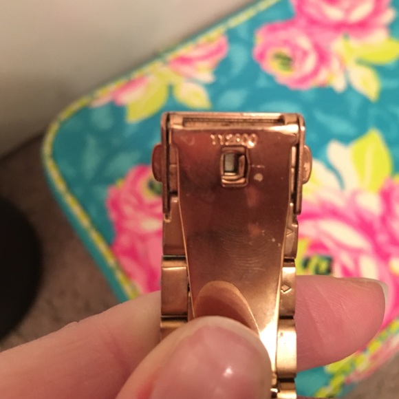 🎉SOLD🎉 Michael Kors Rose Gold Watch - Picture 3 of 4