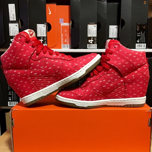 Nike Sky Hi Dunk Hyper Red size 5.5