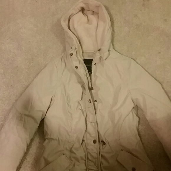 Heavy creme colored coat - Picture 2 of 4
