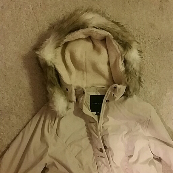 Heavy creme colored coat - Picture 3 of 4